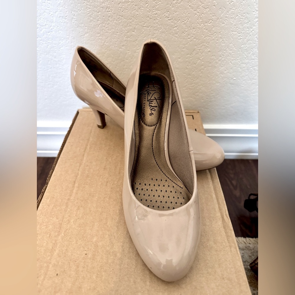 NEW Lifestyle Nude Heels